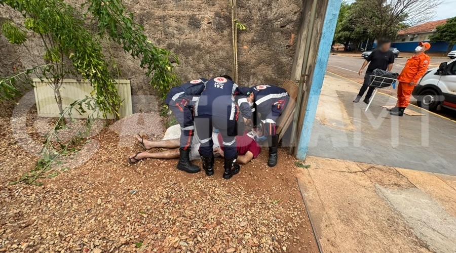Imagem: homem atendimento choque borrado EXCLUSIVO | Homem sofre choque elétrico ao tentar consertar portão em Rondonópolis Imagem: homem atendimento choque borrado EXCLUSIVO | Homem sofre choque elétrico ao tentar consertar portão em Rondonópolis