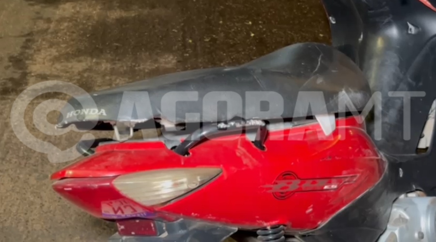Imagem: honda biz acidente Motociclista de 23 anos fica ferido após ser atingido por carro que teria invadido preferencial