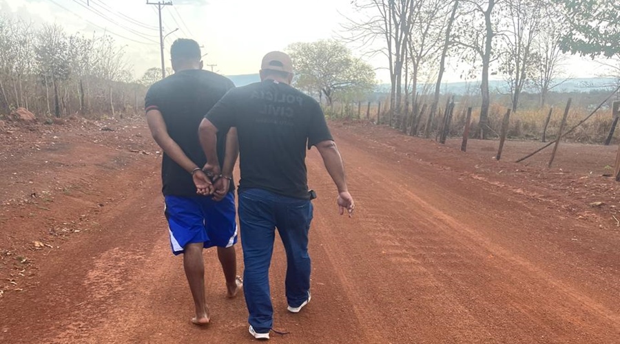 Imagem: levado Polícia Civil prende dois suspeitos de tortura e sequestro após vítima ser retirada de casa e brutalmente agredida