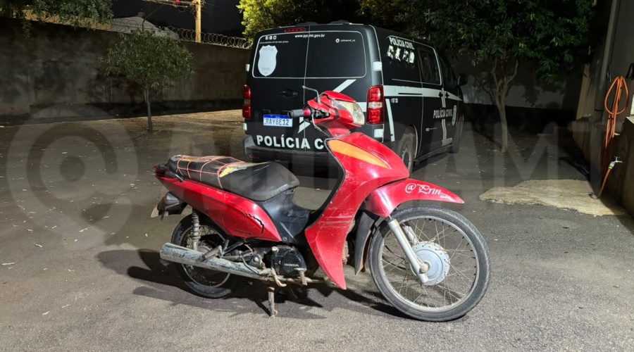 Imagem: moto apreendida ocorrencia de trafico Suspeitos tentam fugir, mas são presos com drogas durante abordagem da PM na noite de sábado Imagem: moto apreendida ocorrencia de trafico Suspeitos tentam fugir, mas são presos com drogas durante abordagem da PM na noite de sábado