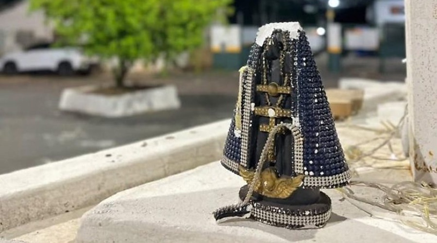 Imagem: nossa senhora Imagem de Nossa Senhora Aparecida é encontrada sem cabeça na Cruz do Chilão em Cuiabá Imagem: nossa senhora Imagem de Nossa Senhora Aparecida é encontrada sem cabeça na Cruz do Chilão em Cuiabá