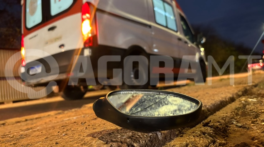Imagem: retrovisor quebrado e samu Motociclista perde controle após pneu furar e fica ferido em avenida de Rondonópolis Imagem: retrovisor quebrado e samu Motociclista perde controle após pneu furar e fica ferido em avenida de Rondonópolis