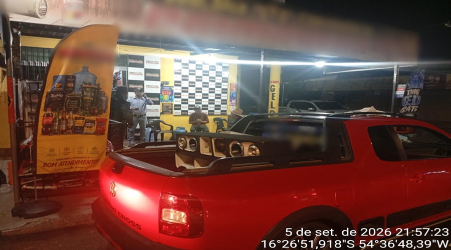 Imagem: som automotivo preso policia ambiental Som automotivo acima do limite termina com homem agressivo preso no Jardim Tropical Imagem: som automotivo preso policia ambiental Som automotivo acima do limite termina com homem agressivo preso no Jardim Tropical