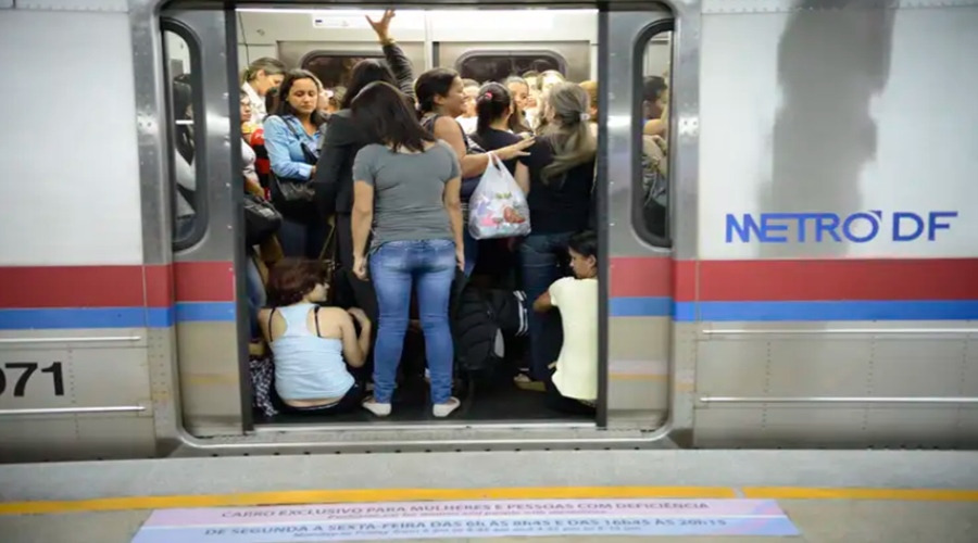 Imagem: vagao feminino Pesquisa revela que 98% das mulheres mudam hábitos por medo da violência no Brasil Imagem: vagao feminino Pesquisa revela que 98% das mulheres mudam hábitos por medo da violência no Brasil