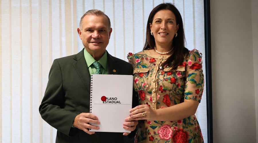 Imagem: wellington fagundes e luciana horta Dra. Luciana Horta apresenta projeto de Clínica Municipal do Diabetes ao senador Wellington Fagundes Imagem: wellington fagundes e luciana horta Dra. Luciana Horta apresenta projeto de Clínica Municipal do Diabetes ao senador Wellington Fagundes
