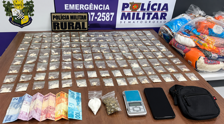 Imagem: Apreensao Policial Organizada em Evidencias Homem tenta fugir da polícia, se esconde em área de mata e é preso com 101 porções de pasta-base de cocaína Imagem: Apreensao Policial Organizada em Evidencias Homem tenta fugir da polícia, se esconde em área de mata e é preso com 101 porções de pasta-base de cocaína