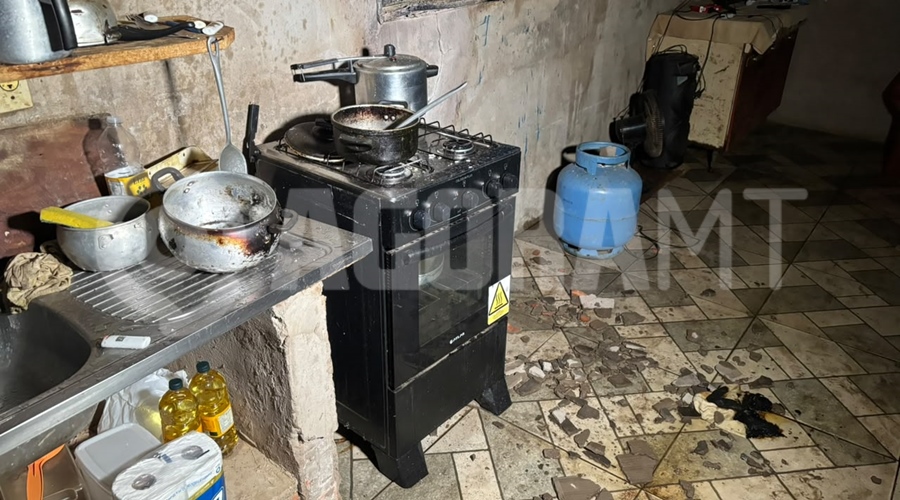 Imagem: COZINHA AFETADA EXCLUSIVO | Brigadista pula muro, resgata idoso e ajuda a conter princípio de incêndio em Rondonópolis Imagem: COZINHA AFETADA EXCLUSIVO | Brigadista pula muro, resgata idoso e ajuda a conter princípio de incêndio em Rondonópolis