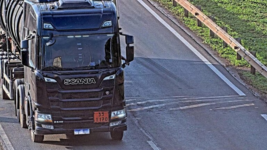 Imagem: Carreta na BR 163 Nova Rota usa Inteligência Artificial para mapear o transporte de produtos perigosos na BR-163/MT