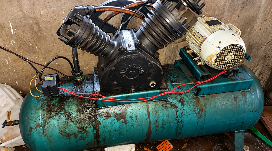 Imagem: Compressor Industrial Antigo e Enferrujado Polícia Ambiental flagra irregularidades e apreende equipamentos em lava-jatos em Primavera do Leste