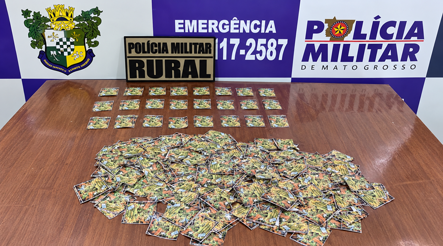 Imagem: Exposicao de Evidencias da Policia Rural Homem tenta fugir da polícia, se esconde em área de mata e é preso com 101 porções de pasta-base de cocaína Imagem: Exposicao de Evidencias da Policia Rural Homem tenta fugir da polícia, se esconde em área de mata e é preso com 101 porções de pasta-base de cocaína