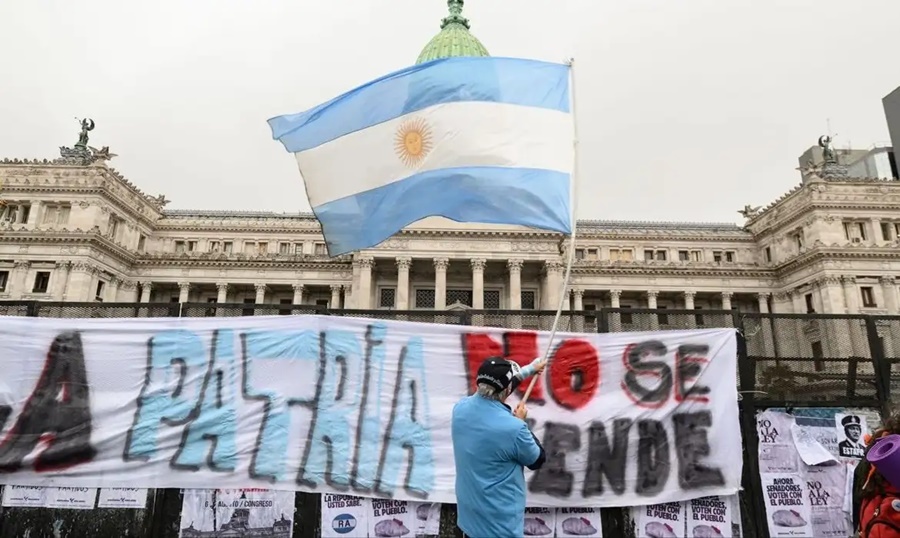 Imagem: MANIFESTACAO NA ARGENTINA 1 Milei lança plano para demitir 21 mil servidores na Argentina Imagem: MANIFESTACAO NA ARGENTINA 1 Milei lança plano para demitir 21 mil servidores na Argentina
