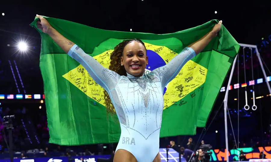 Imagem: Rebeca Andrade Rebeca Andrade faz história na Holanda, conquista o tri mundial no salto e chega à 10ª medalha em Mundiais