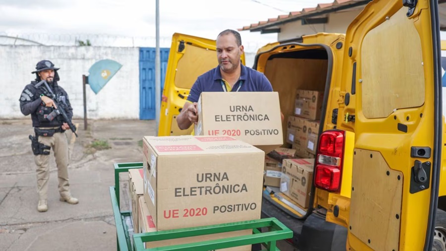 Imagem: Urna eletronica 2 Forças Armadas mobilizam cerca de 25 mil militares para reforçar a segurança durante o 2º turno Imagem: Urna eletronica 2 Forças Armadas mobilizam cerca de 25 mil militares para reforçar a segurança durante o 2º turno