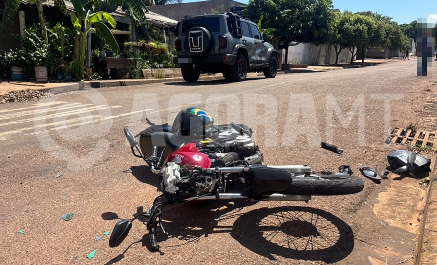 Imagem: Veiculos envolvidos no acidente 1 Motociclista fica ferido após colisão entre moto e SUV no Jardim Belo Panorama em Rondonópolis