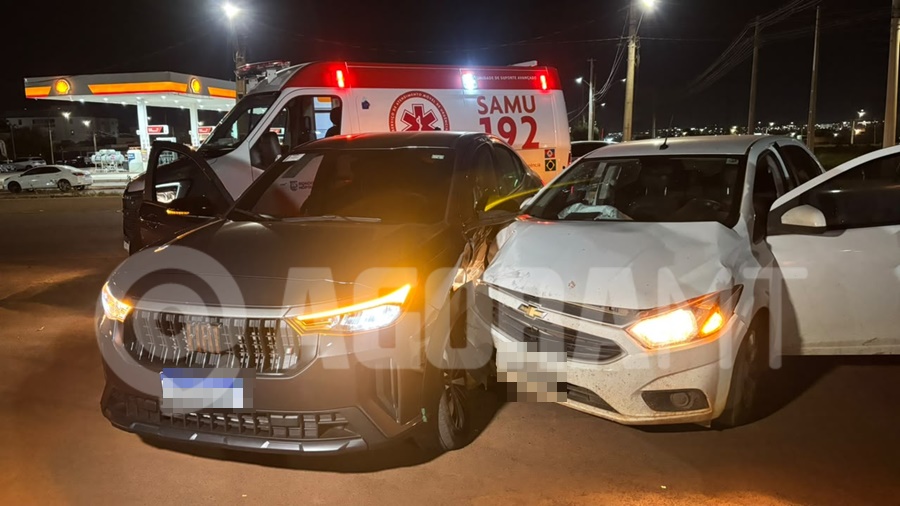 Colisão entre Fastback e Onix deixa jovem ferida em Rondonópolis