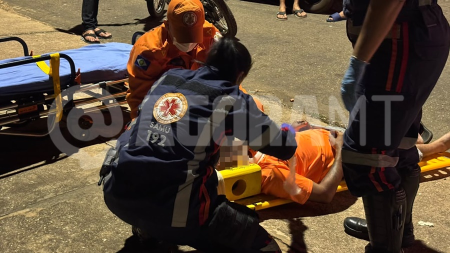 Imagem: Vitima sendo socorrida 5 Motociclista fica ferido após colisão com carro no bairro Ana Carla em Rondonópolis Imagem: Vitima sendo socorrida 5 Motociclista fica ferido após colisão com carro no bairro Ana Carla em Rondonópolis