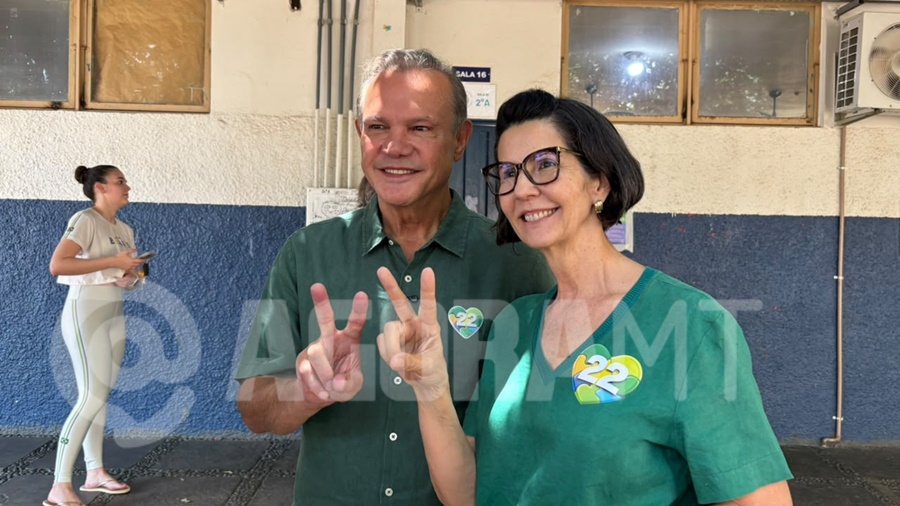 Imagem: Wellington Fagundes ao lado da esposa Mariene Fagundes Wellington Fagundes vota em Rondonópolis e reforça apoio à candidatura de Flávio Bolsonaro à Presidência Imagem: Wellington Fagundes ao lado da esposa Mariene Fagundes Wellington Fagundes vota em Rondonópolis e reforça apoio à candidatura de Flávio Bolsonaro à Presidência