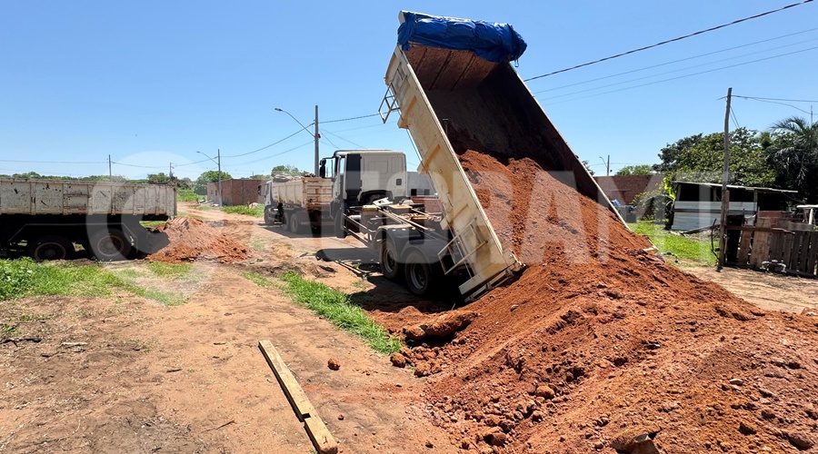Imagem: aterro no altamirando Após reportagem com reclamação de moradores, ruas do Residencial Altamirando II recebem aterro e cascalhamento