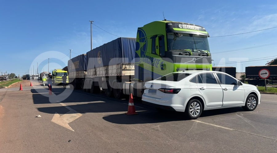 Imagem: bitrem e virtus br Carreta bitrem arrasta carro por cerca de 60 metros após colisão na BR-364 em Rondonópolis