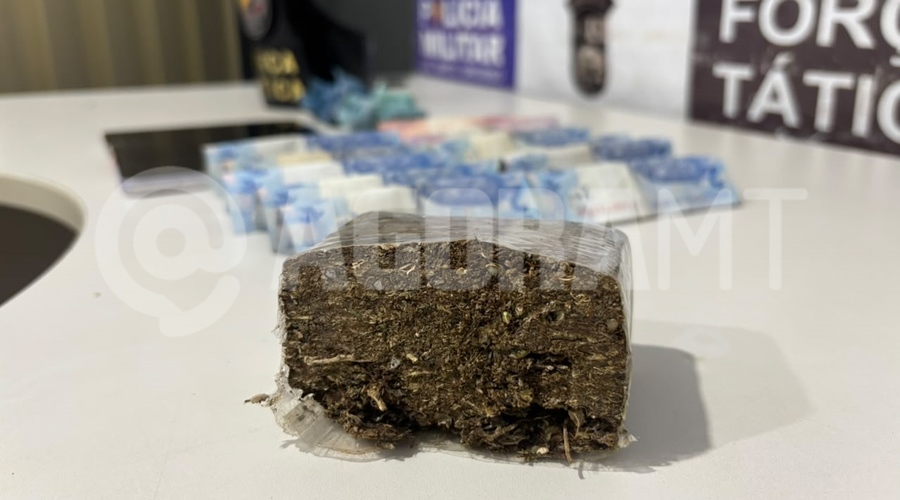 Imagem: droga apreendida Denúncia de tráfico leva PM a apreender maconha e deter mulher no Jardim Tancredo Neves