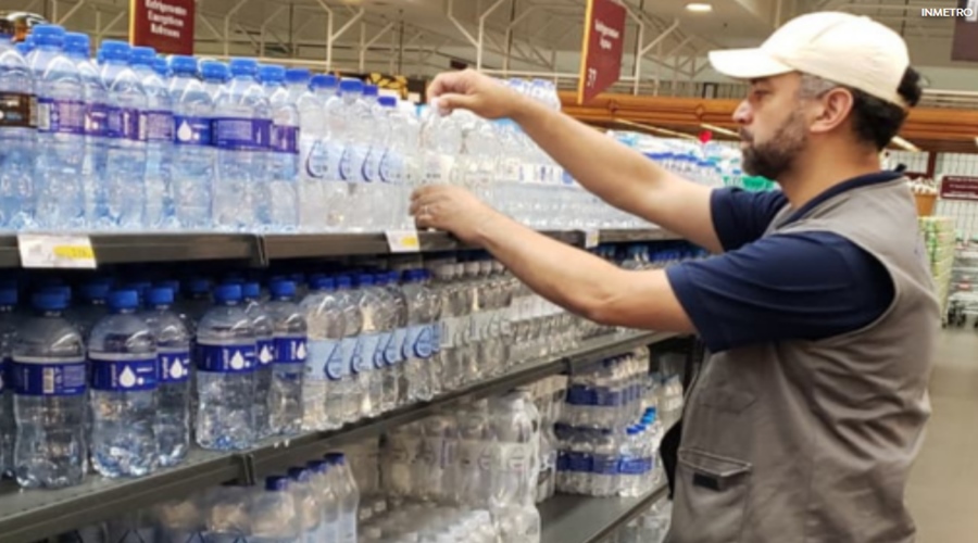 Imagem: fiscalizacao na agua Fiscalização do Inmetro identifica bebidas com volume abaixo do informado no rótulo Imagem: fiscalizacao na agua Fiscalização do Inmetro identifica bebidas com volume abaixo do informado no rótulo