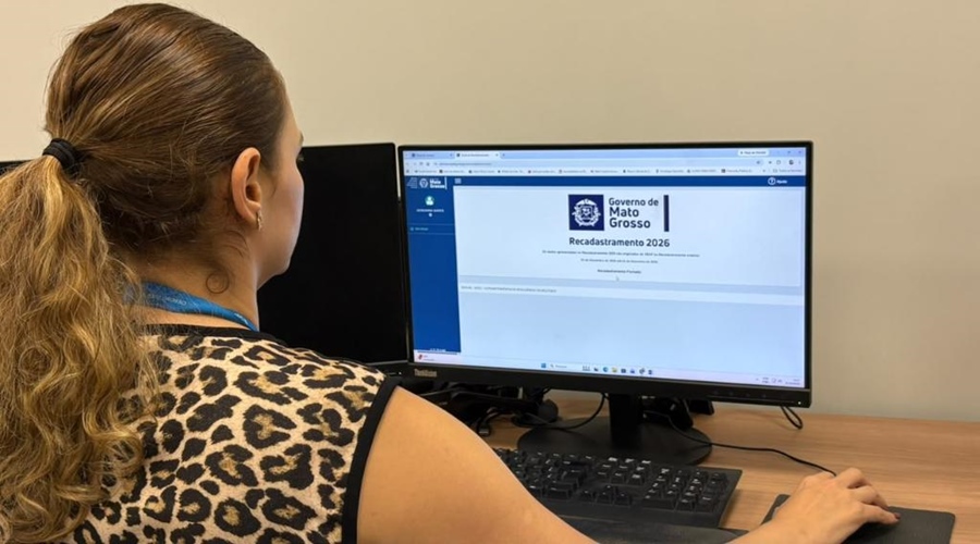 Imagem: funcionaria publica Servidores ativos de MT têm até 30 de dezembro para realizar recadastramento obrigatório de 2026