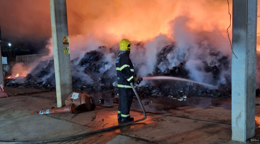 Incêndio atinge empresa de reciclagem em Rondonópolis, MT