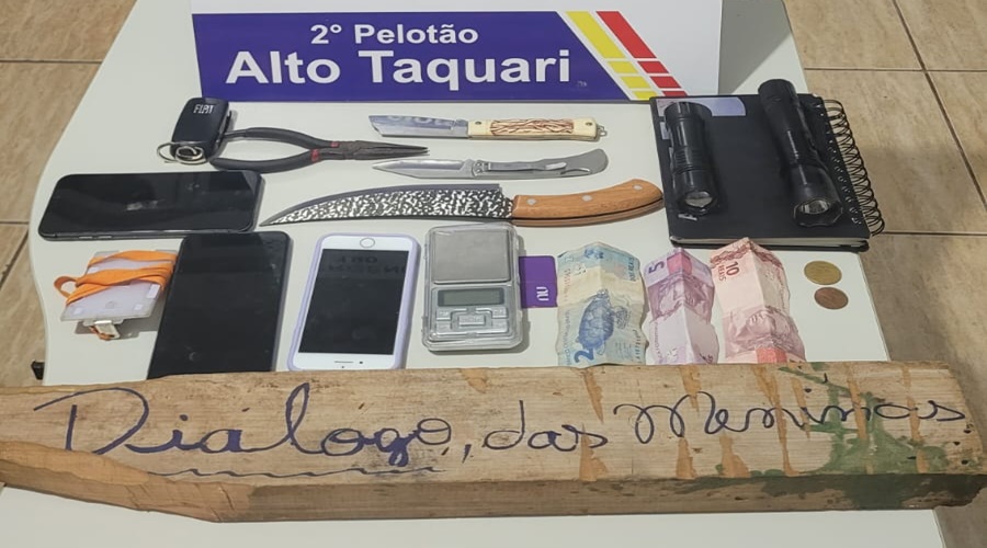 Imagem: materiais apreendidos Homem é sequestrado dentro de casa e criminosos tentam fugir da PM em Alto Taquari