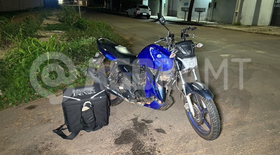 Imagem: moto acidente 2 Entregador fica ferido após bater moto contra caminhão de coleta municipal no Jardim Belo Horizonte