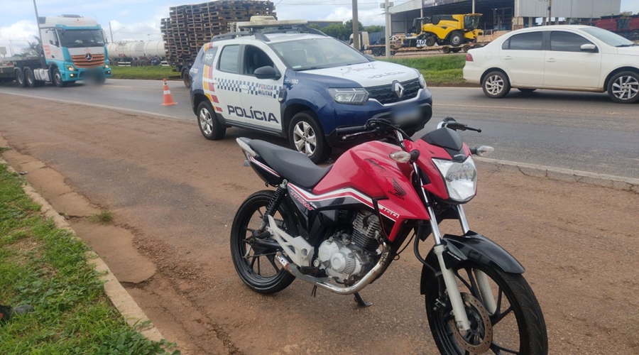 Imagem: moto furtada sem placa Moto sem placa chama atenção da PM e acaba identificada como furtada em Rondonópolis