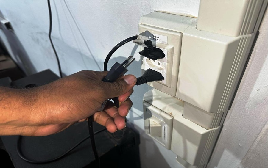 Imagem: rede eletrica tomada Corpo de Bombeiros orienta população a redobrar cuidados com a rede elétrica antes de viagem no feriado Imagem: rede eletrica tomada Corpo de Bombeiros orienta população a redobrar cuidados com a rede elétrica antes de viagem no feriado