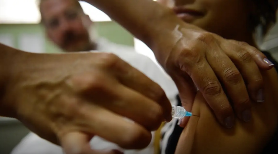 Imagem: vacinacao Vacinação contra HPV reduz em quase 78% consultas por lesões pré-cancerígenas em adolescentes Imagem: vacinacao Vacinação contra HPV reduz em quase 78% consultas por lesões pré-cancerígenas em adolescentes
