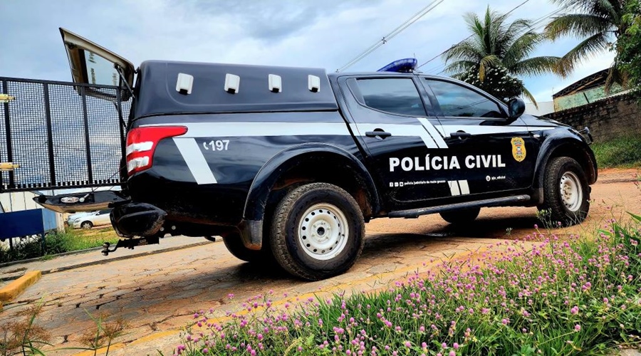 Imagem: viatura policia civil pontes e lacerda Padrasto é preso suspeito de agredir enteado de 4 anos; criança tinha hematomas pelo corpo Imagem: viatura policia civil pontes e lacerda Padrasto é preso suspeito de agredir enteado de 4 anos; criança tinha hematomas pelo corpo